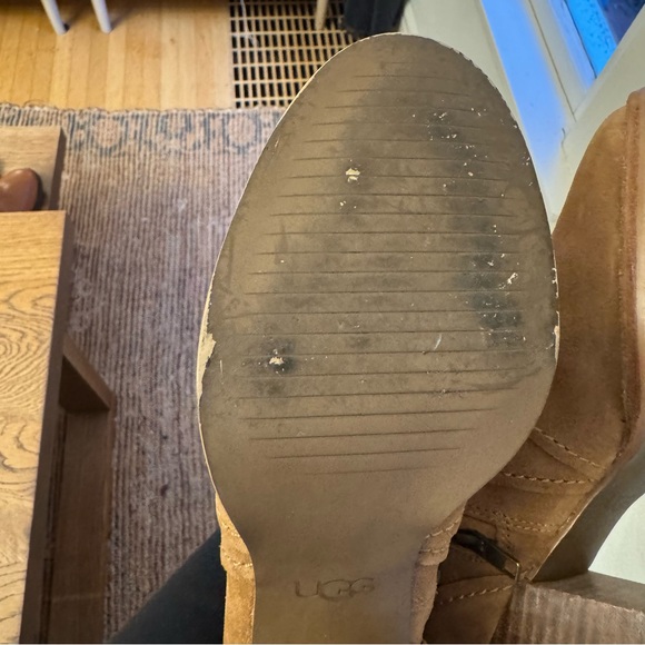 UGG Women's Leahy ankle boot in chestnut suede. Western block Heel Bootie - Picture 12 of 13